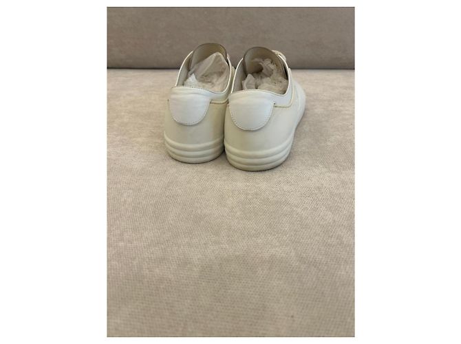 Sneakers basse Chanel in pelle bianca Bianco - vista 2