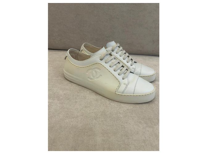 Sneakers basse Chanel in pelle bianca Bianco - vista 4