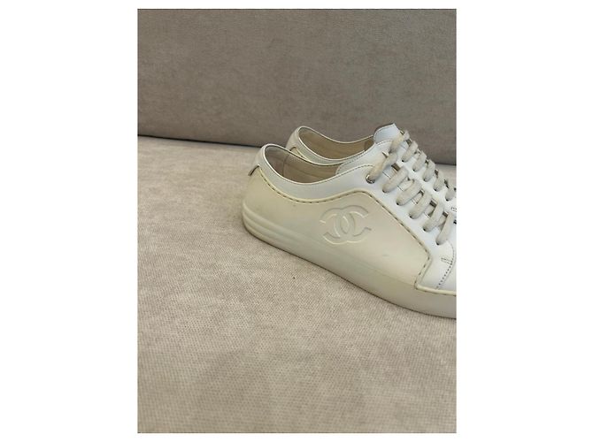 Sneakers basse Chanel in pelle bianca Bianco - vista 6