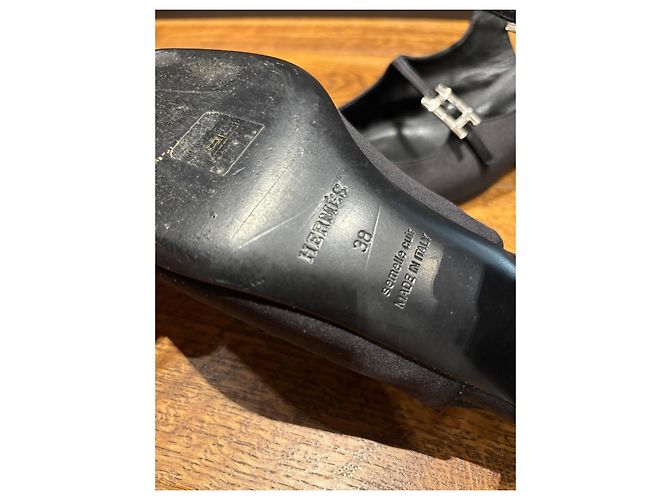 Hermès Jackie 50 Slingback in raso nero - vista 3