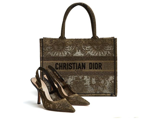 Christian Dior Book Tote Medium Ricamo Dorato Edizione Limitata D'oro - vista 7