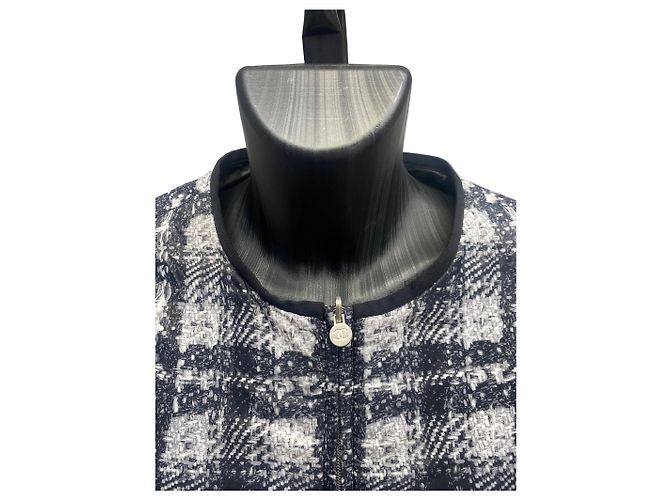 Chanel Reversible Leichte Jacke – Tweed-Print & Solid Black - Ansicht 5