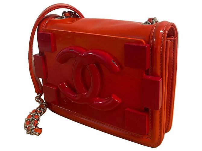 Borsa Chanel Boy Lego Brick Flap in vernice trapuntata e plexiglass rosso - vista 6