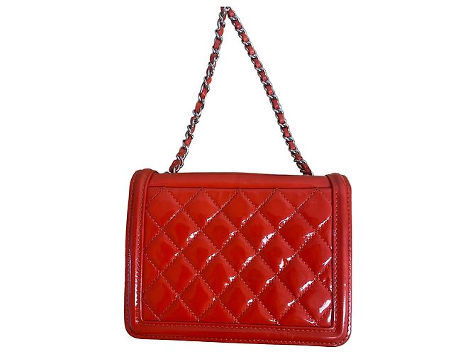 Borsa Chanel Boy Lego Brick Flap in vernice trapuntata e plexiglass rosso - vista 8