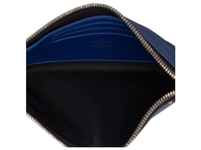 Louis Vuitton Taigarama Pochette Discovery PM Blu Blu navy - vista 4