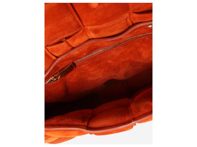 Bottega Veneta Bolsa Cassette acolchoada em camurça laranja - vista 7