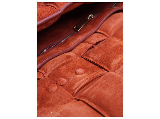 Bottega Veneta Bolsa Cassette acolchoada em camurça laranja - vista 8