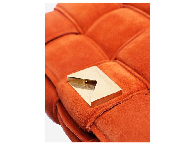 Bottega Veneta Bolsa Cassette acolchoada em camurça laranja - vista 9