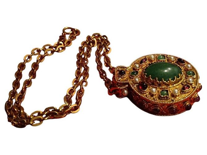 Collana Chanel Reliquaire placcata oro con smeraldo D'oro Verde - vista 10