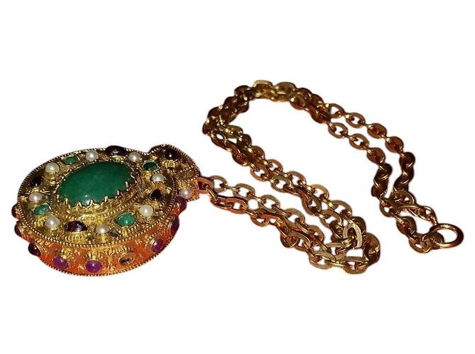 Collana Chanel Reliquaire placcata oro con smeraldo D'oro Verde - vista 3