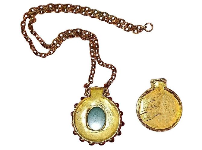 Collana Chanel Reliquaire placcata oro con smeraldo D'oro Verde - vista 6