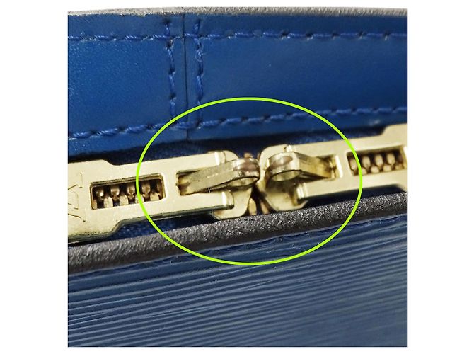 Borsa in pelle Epi Louis Vuitton in blu Toledo - vista 12