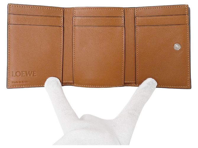 Cartera plegable para mujer Loewe en beige - vista 6