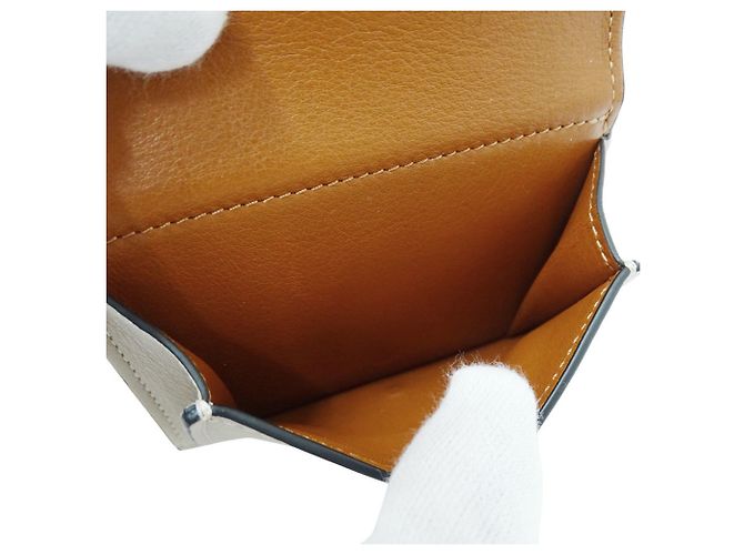 Cartera plegable para mujer Loewe en beige - vista 8