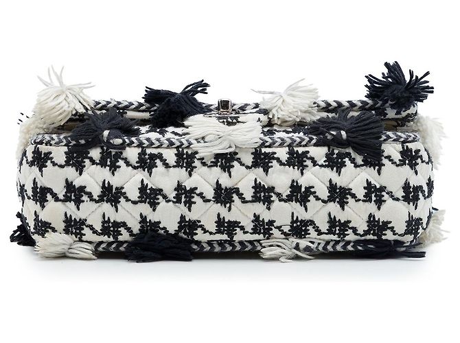 Chanel White Medium Classic Embroidered Canvas Houndstooth Pom Pom Flap Bianco - vista 3
