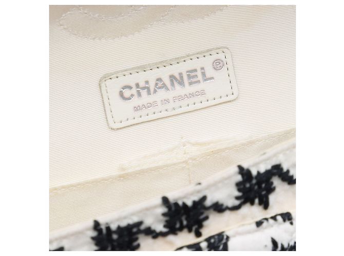 Chanel White Medium Classic Embroidered Canvas Houndstooth Pom Pom Flap Bianco - vista 5