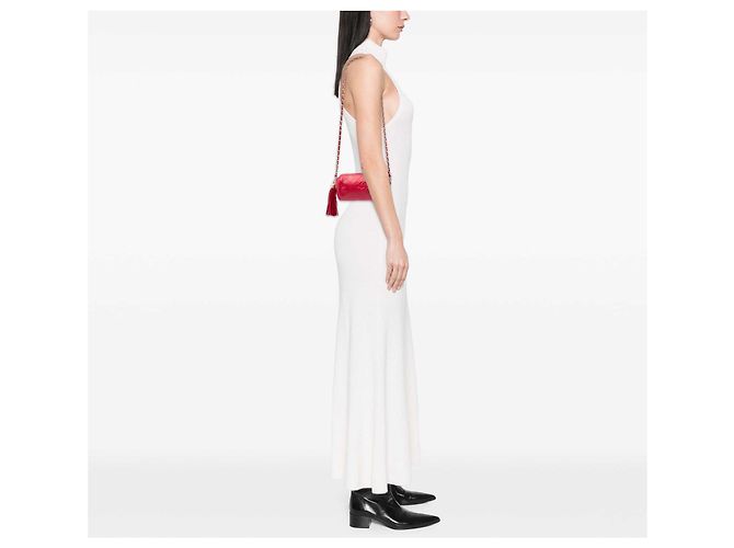 Chanel Mini Barrel Crossbody en agneau matelassé rouge avec pompon - vue 6