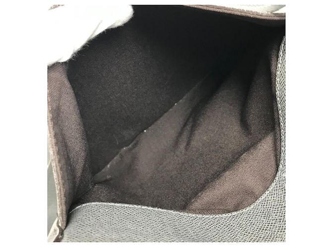 Borsa Louis Vuitton Taiga Sasha Marrone - vista 15