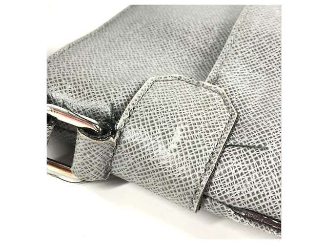 Borsa Louis Vuitton Taiga Sasha Marrone - vista 9