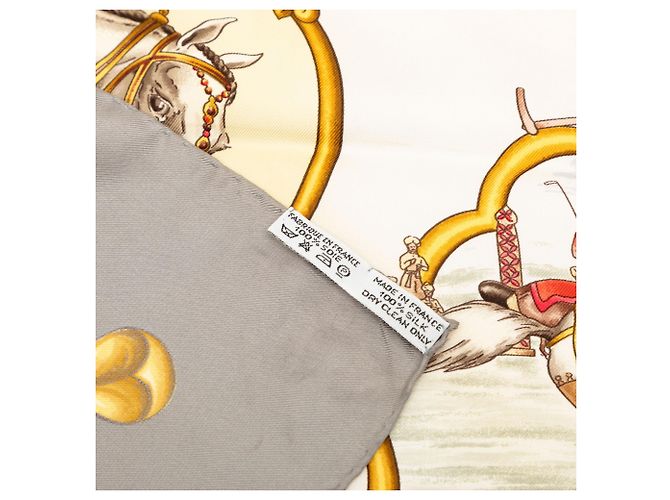 Sciarpa in seta Hermès White Les Chevaux des Moghols 90 Bianco - vista 4