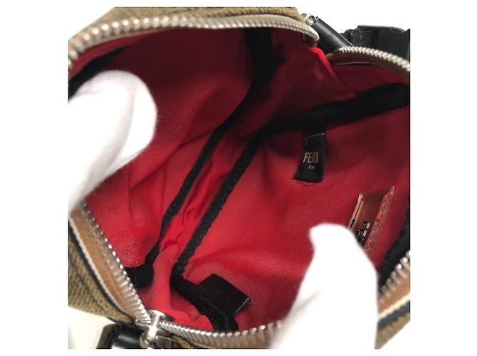 Fendi 7VA456 Borsa Crossbody Pochette Logo Pequin Nero Cachi - vista 13