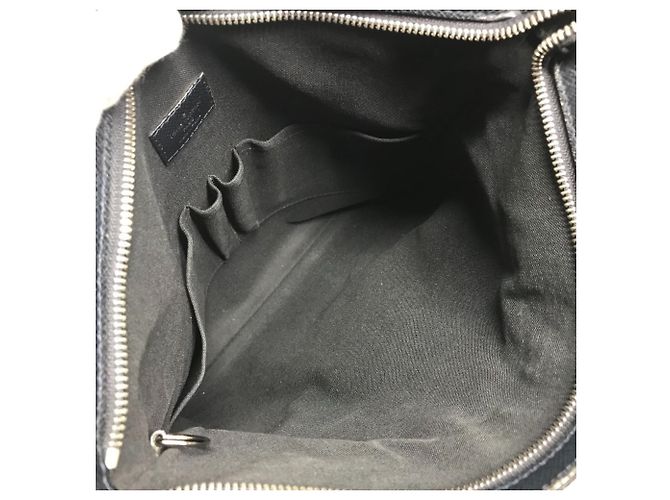 Borsa Louis Vuitton Taiga Sasha Blu navy - vista 13