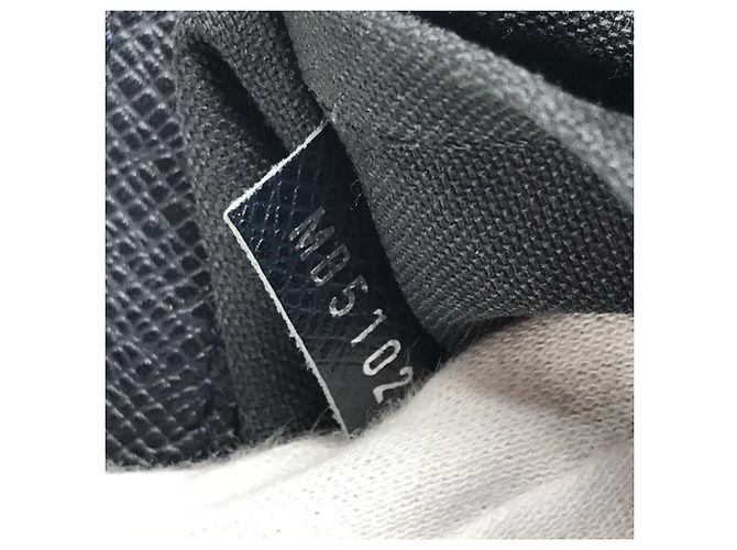 Borsa Louis Vuitton Taiga Sasha Blu navy - vista 15