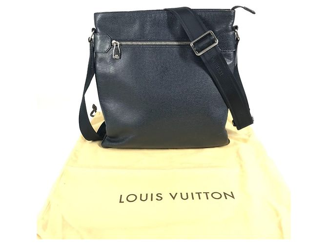 Borsa Louis Vuitton Taiga Sasha Blu navy - vista 17