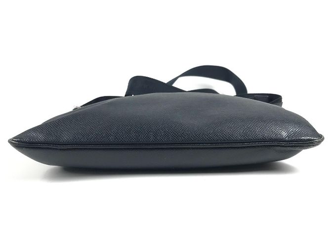 Borsa Louis Vuitton Taiga Sasha Blu navy - vista 5