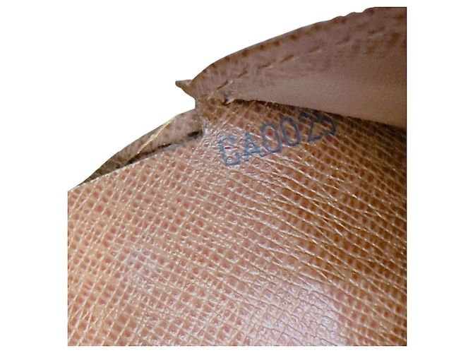 Louis Vuitton Bi-Fold Geldbörse im Monogramm Braun - Ansicht 20