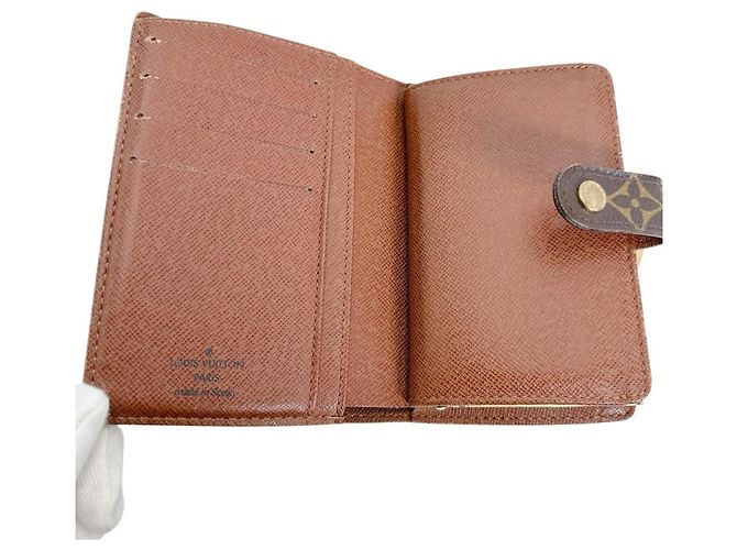 Louis Vuitton Bi-Fold Geldbörse im Monogramm Braun - Ansicht 9