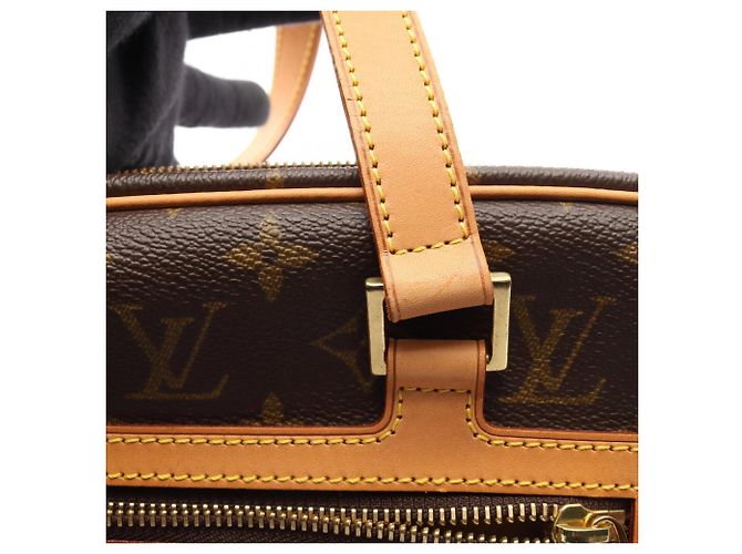 Sac à l'épaule Louis Vuitton Cite GM Marron - vue 8