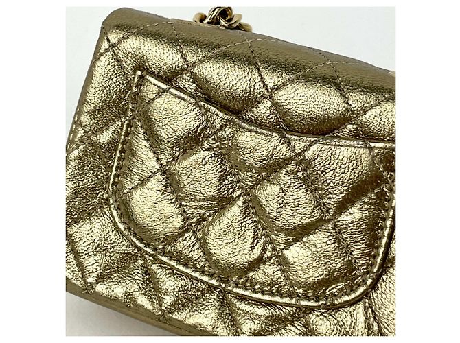 Charm per borsa Chanel in pelle dorata D'oro - vista 4