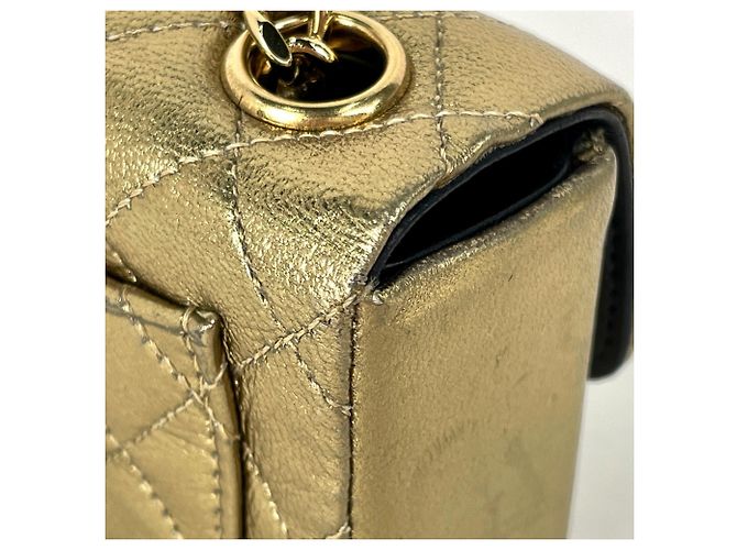Charm per borsa Chanel in pelle dorata D'oro - vista 5