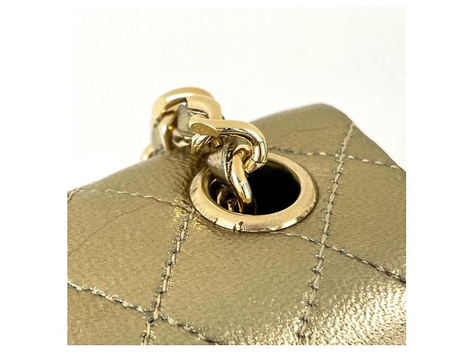 Charm per borsa Chanel in pelle dorata D'oro - vista 6