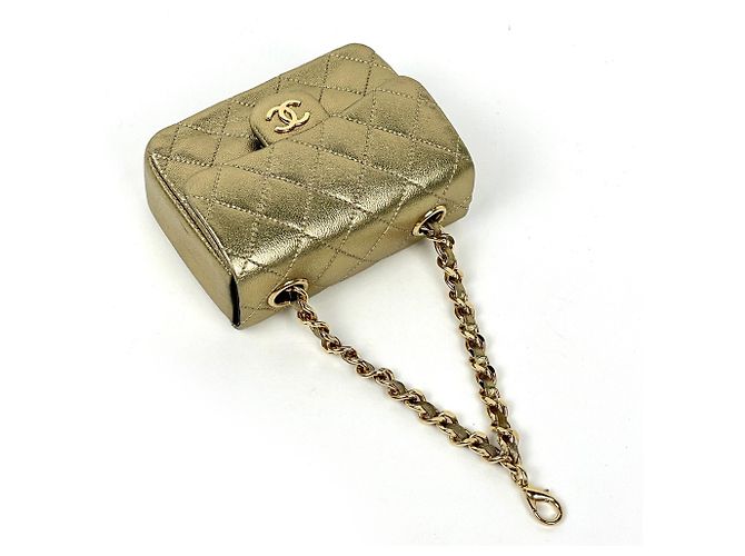 Charm per borsa Chanel in pelle dorata D'oro - vista 7