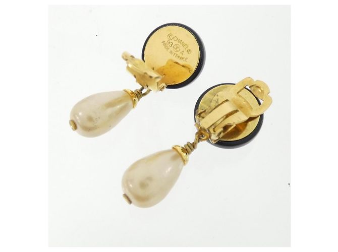 Classique Boucles d'oreilles à clip Chanel noir et blanc - vue 3