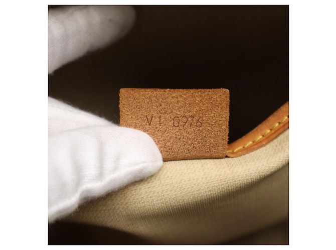 Bolso Louis Vuitton Monogram Excursion Castaño Beige Monograma - vista 15