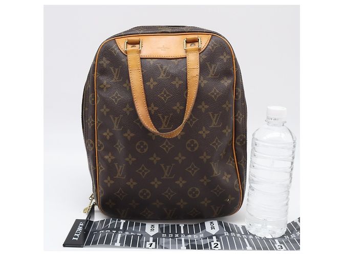 Bolso Louis Vuitton Monogram Excursion Castaño Beige Monograma - vista 3