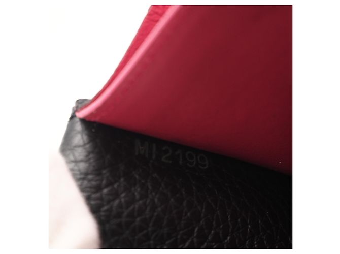 Cartera Louis Vuitton Taurillon Capucines Negro Rosa - vista 14