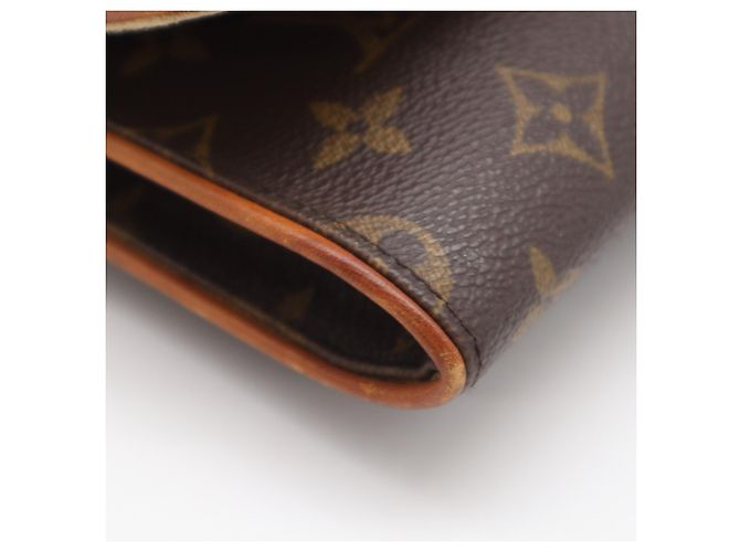 Borsa a tracolla Louis Vuitton Monogram Pochette Twin GM Marrone Beige Monogramma - vista 10
