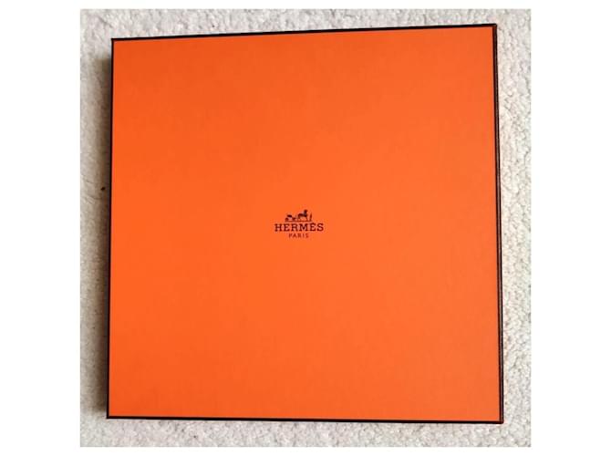 Hermès Aloha Sciarpa in Twill di Seta Rosa Rosso Blu Verde Arancione Giallo - vista 3