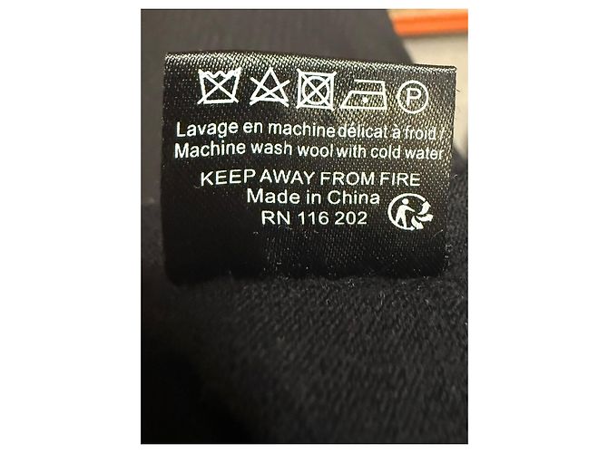 Zadig & Voltaire V-Ausschnitt Pullover aus schwarzer Merinowolle - Ansicht 8