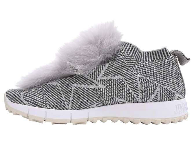 Jimmy Choo Low Top Sneaker aus grauem Polyamid mit elastischem Pelzbesatz - Ansicht 2