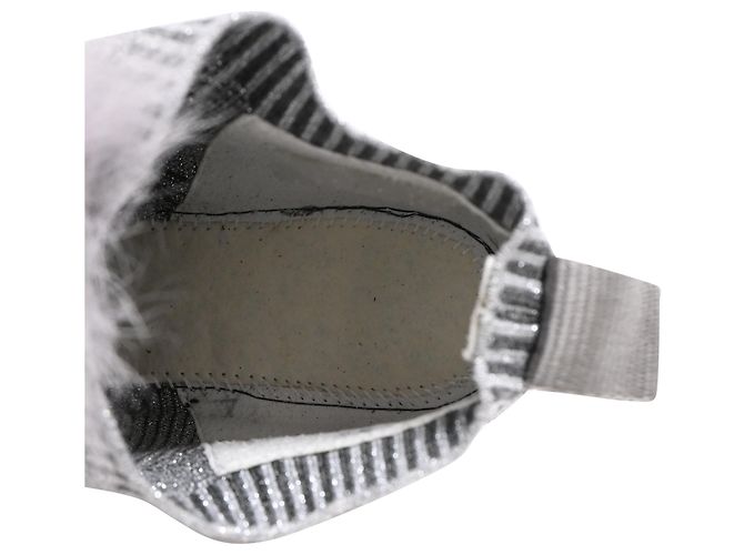 Jimmy Choo Low Top Sneaker aus grauem Polyamid mit elastischem Pelzbesatz - Ansicht 7