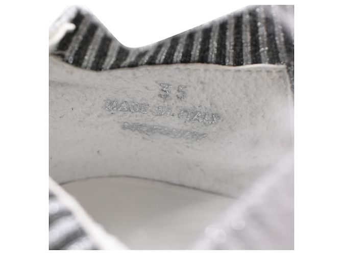 Jimmy Choo Low Top Sneaker aus grauem Polyamid mit elastischem Pelzbesatz - Ansicht 8
