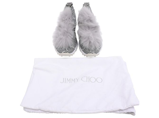 Jimmy Choo Low Top Sneaker aus grauem Polyamid mit elastischem Pelzbesatz - Ansicht 9