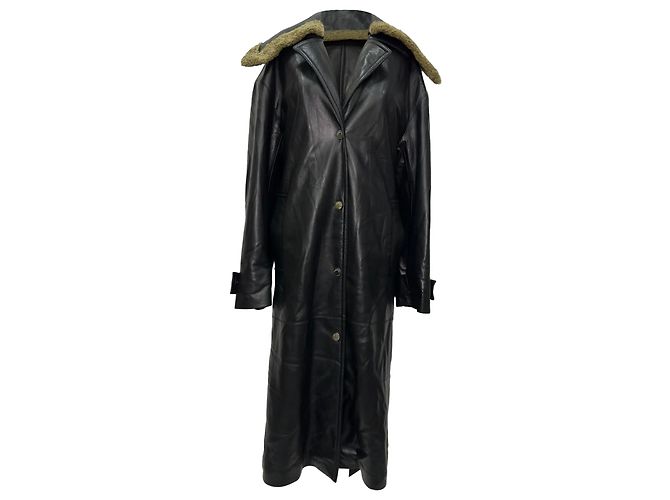 Nanushka Button-Down Gürtelmantel aus schwarzem Kunstleder - Ansicht 2