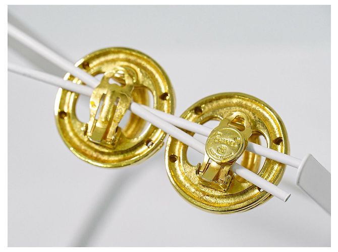 Chanel Vintage CC Round Cutout Clip-On Metal small D'oro - vista 4