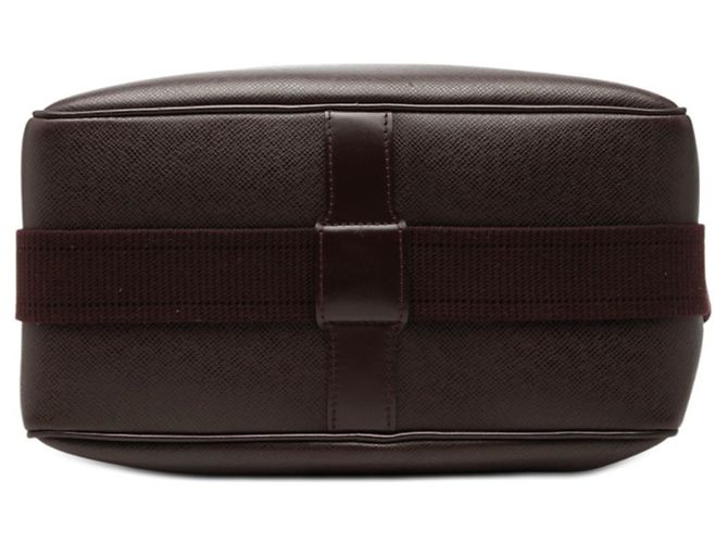 Borsa a tracolla Louis Vuitton Taiga Reporter PM Marrone Bordò - vista 3